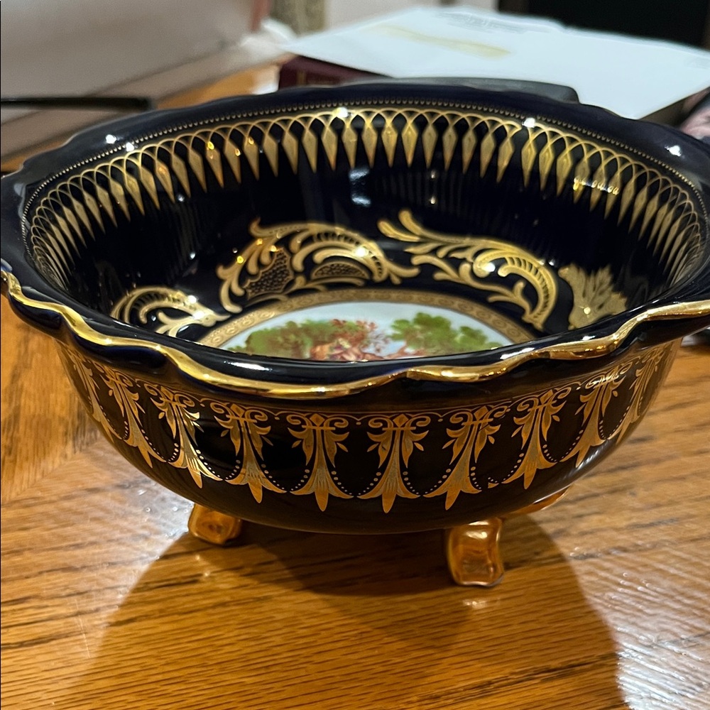 Luxurious Black and Gold Footed Bowl
